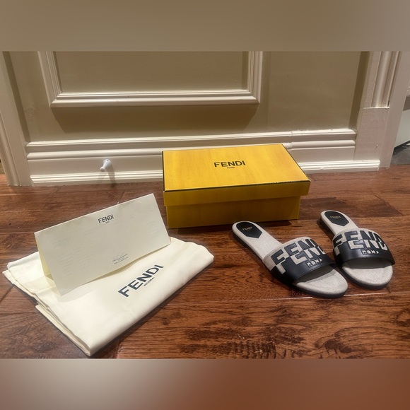 Fendi Slide sandals AUTHENTIC - Picture 1 of 4